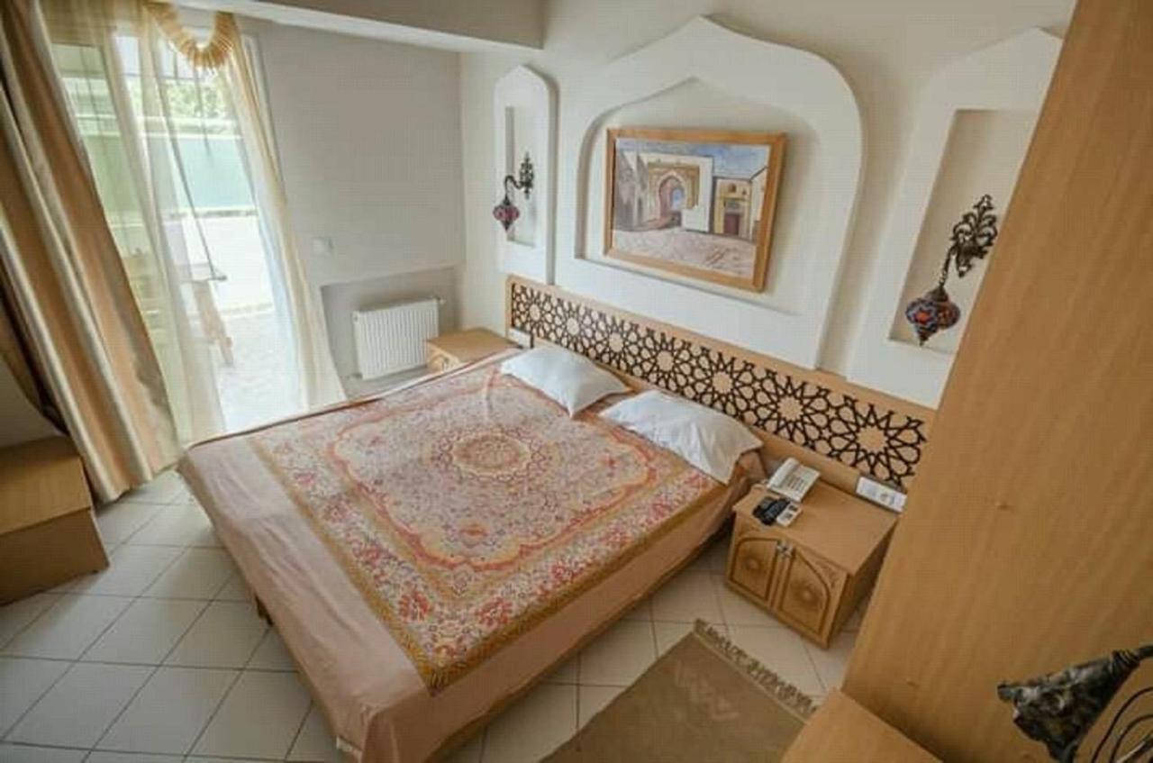 Hotel Saheb Ettabaa Tunisi Esterno foto