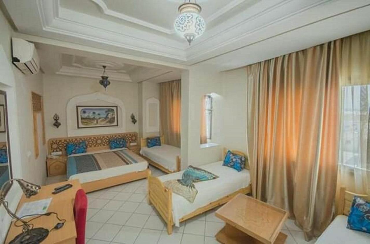 Hotel Saheb Ettabaa Tunisi Esterno foto